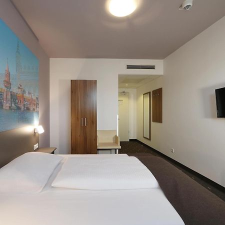B&B Hotel Berlin City-Ost Экстерьер фото