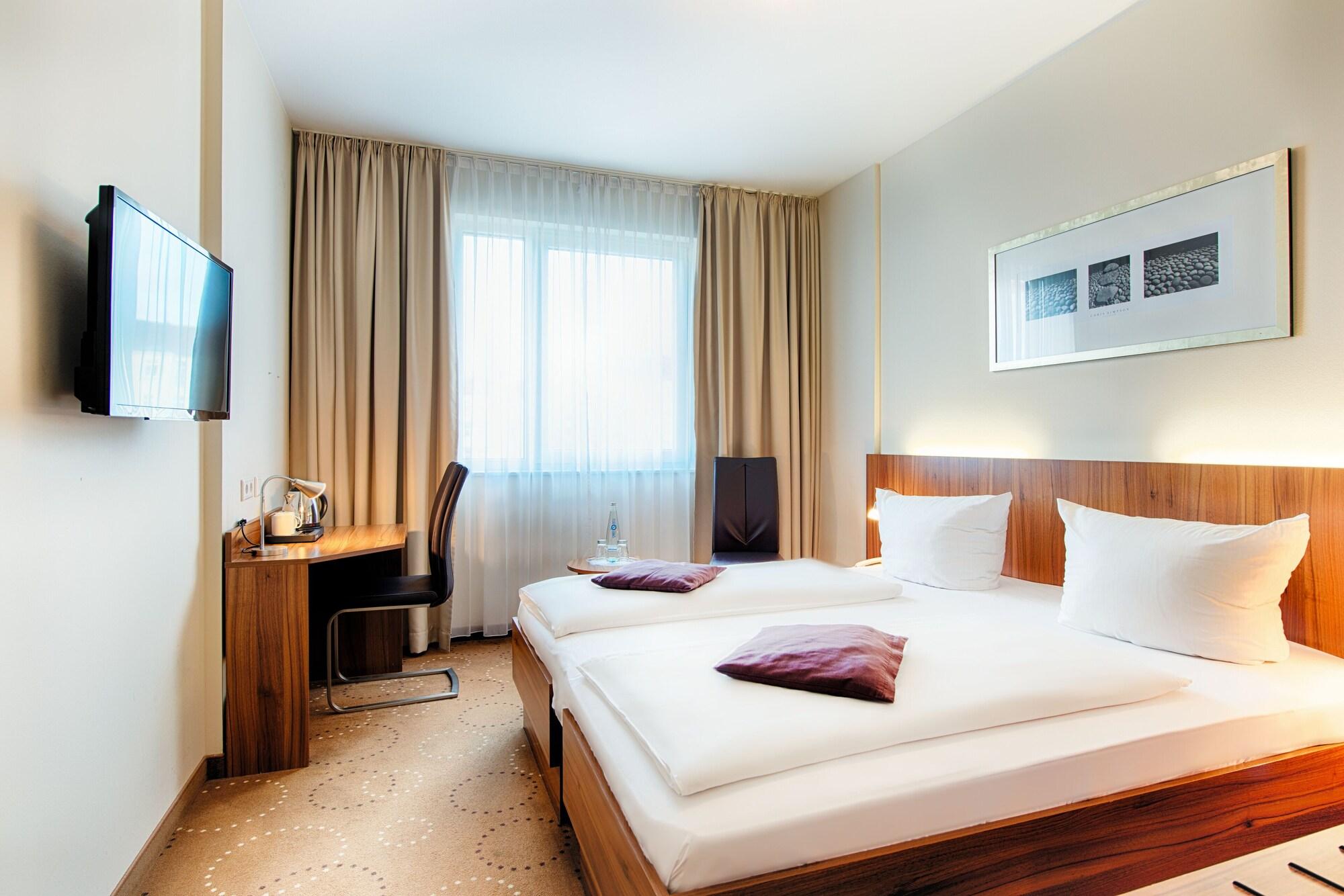 B&B Hotel Berlin City-Ost Экстерьер фото