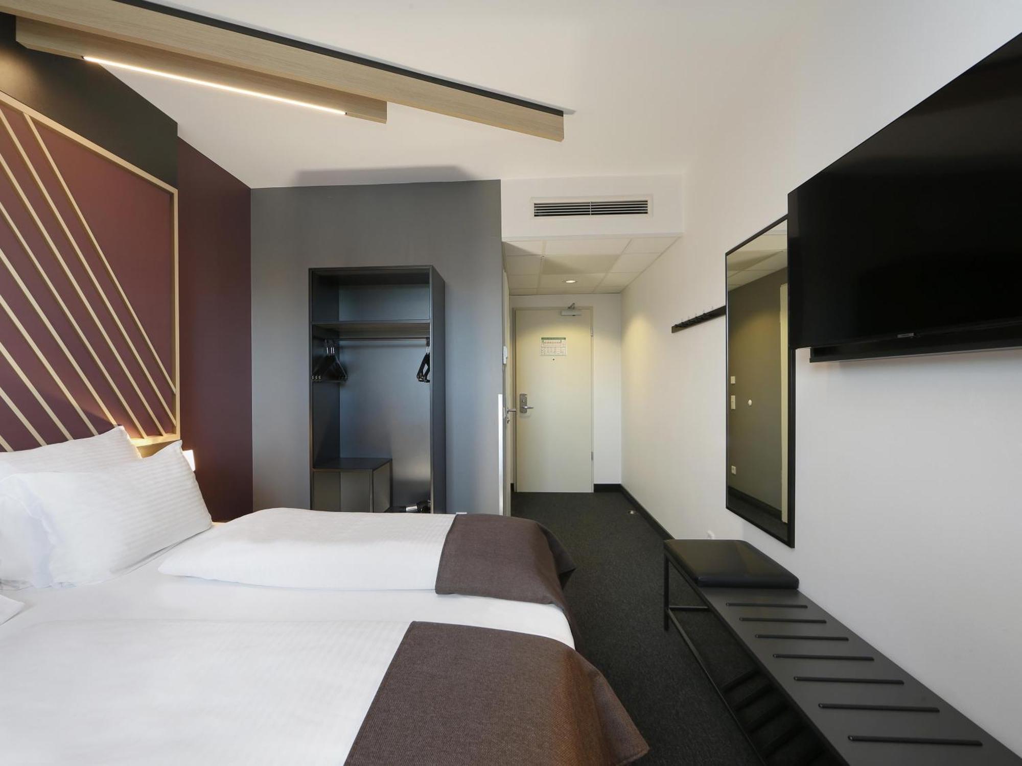 B&B Hotel Berlin City-Ost Экстерьер фото