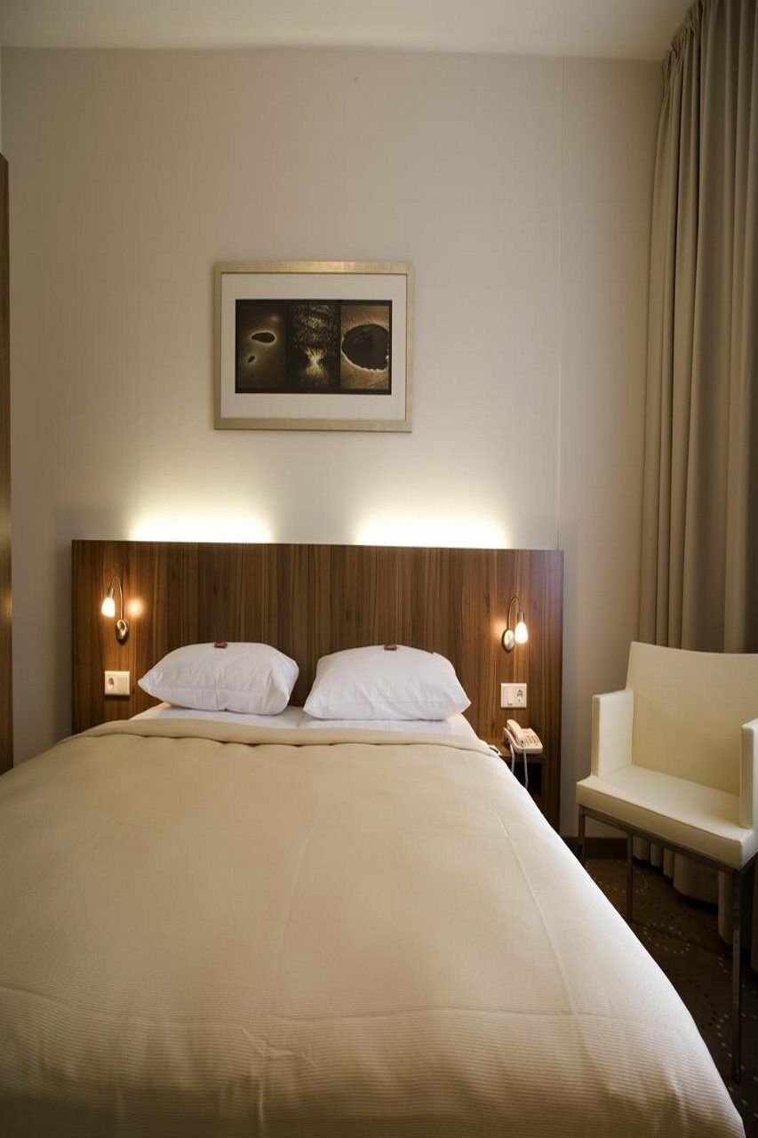 B&B Hotel Berlin City-Ost Экстерьер фото